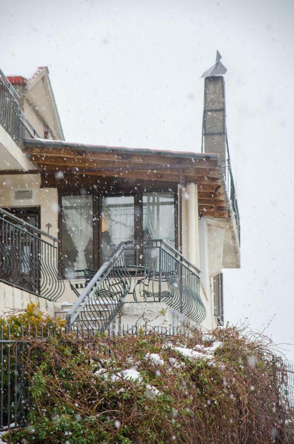 Country Guesthouse Αερικό Karpenísion Extérieur photo