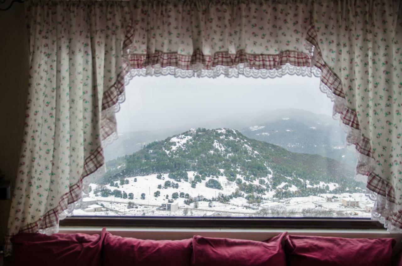 Country Guesthouse Αερικό Karpenísion Extérieur photo